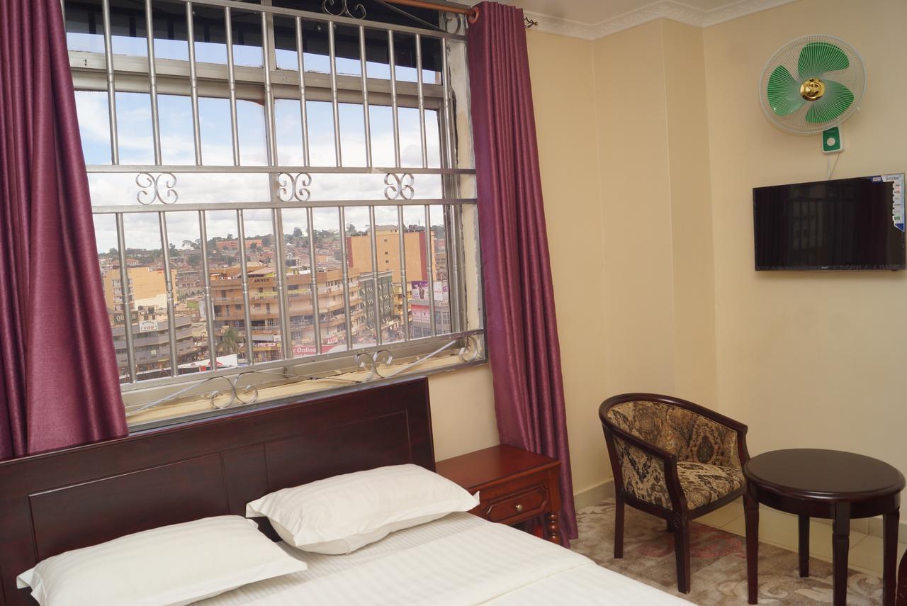 Diamonds Hotel Kampala Luaran gambar