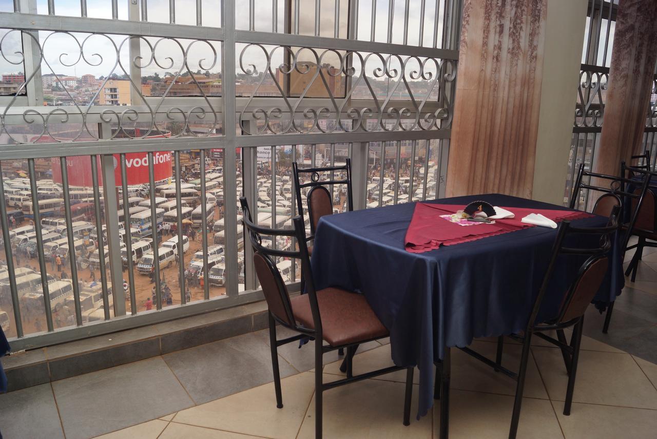 Diamonds Hotel Kampala Luaran gambar