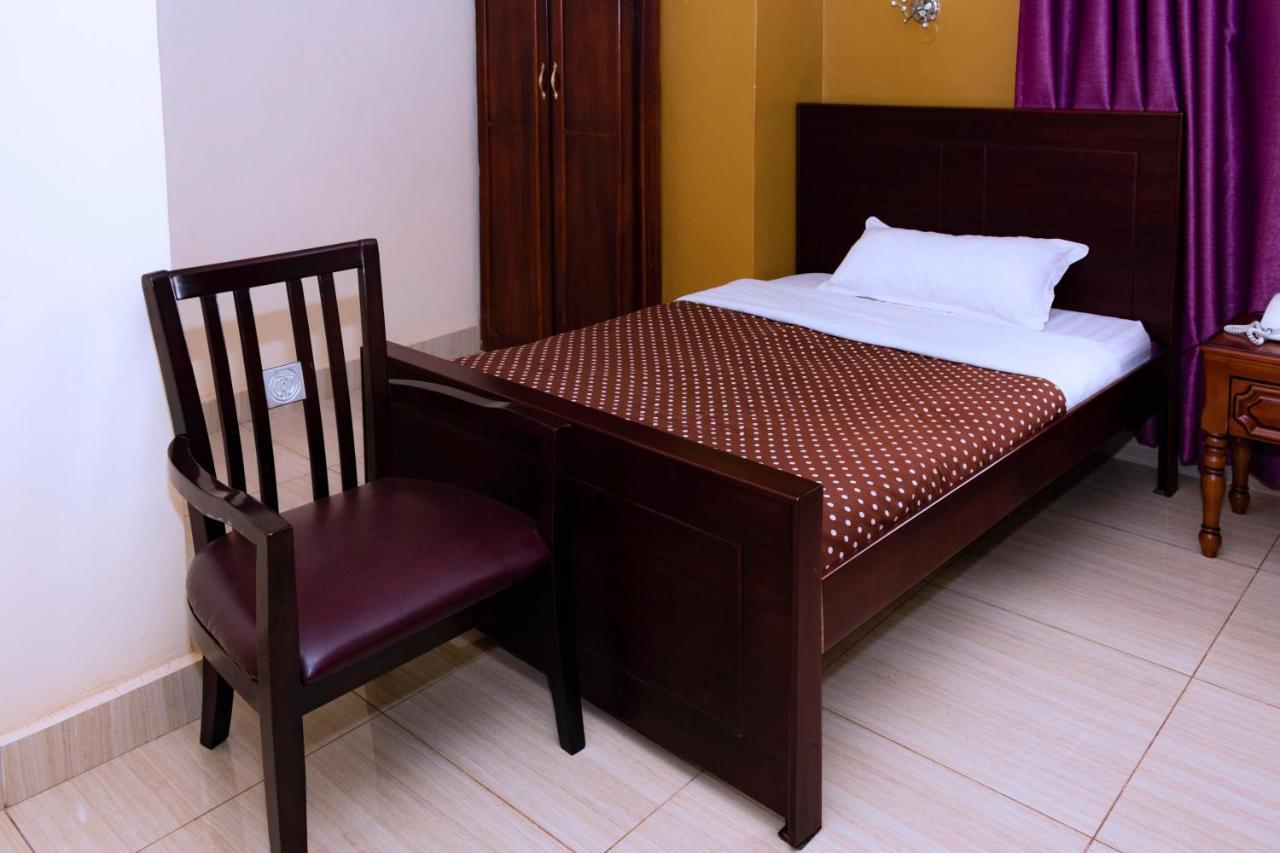 Diamonds Hotel Kampala Luaran gambar